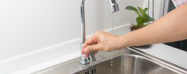 将浑水变清的简单方法(怎样能让浑水迅速变清)