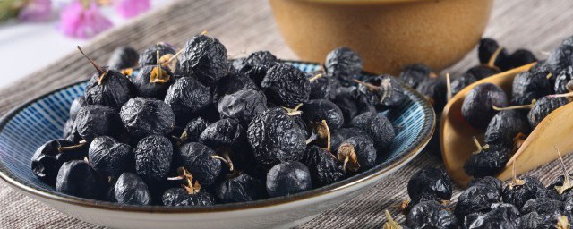 黑枸杞有什么作用(女人喝黑枸杞有什么作用)