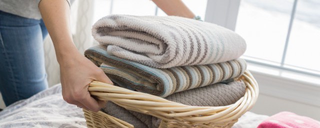 纯棉的衣服是会缩水的吗(为啥纯棉的衣服会缩水)