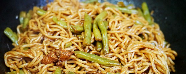 怎么做豆角焖面(挂面怎么做豆角焖面)