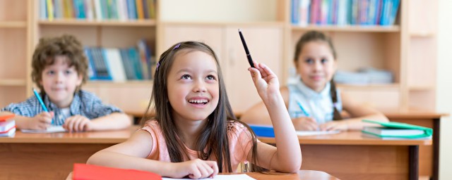 硕鼠原文以及翻译简介(《硕鼠》原文)