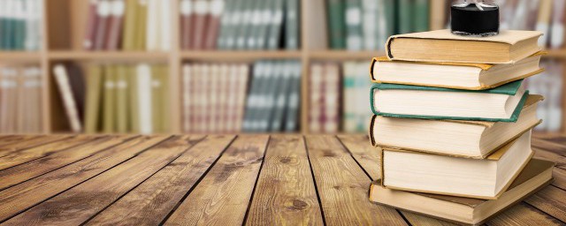 大漠孤烟直的原文及翻译(大漠孤烟直长河落日翻译)