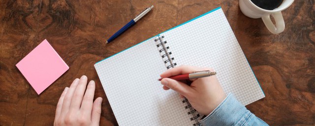 关于飝字读音和意思(㒷字的读音是)