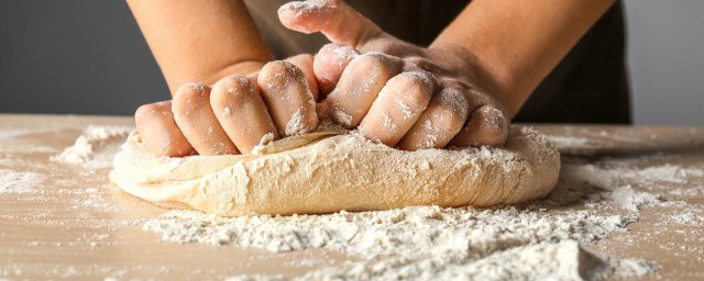 低筋面粉为什么一般不用来做面包(做面包为什么要用低筋面粉)