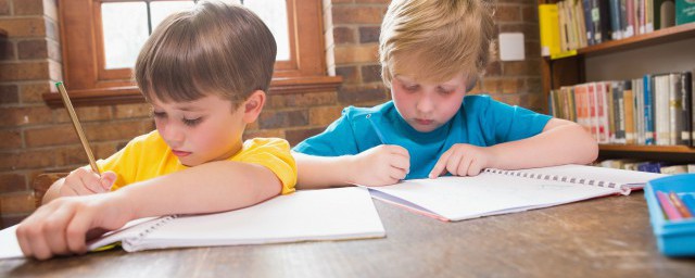 拿着鸡毛当令箭释义(鸡毛当令箭出自)