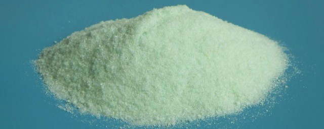 硫酸亚铁到底是什么颜色的呢(硫酸铁和硫酸亚铁是什么颜色)