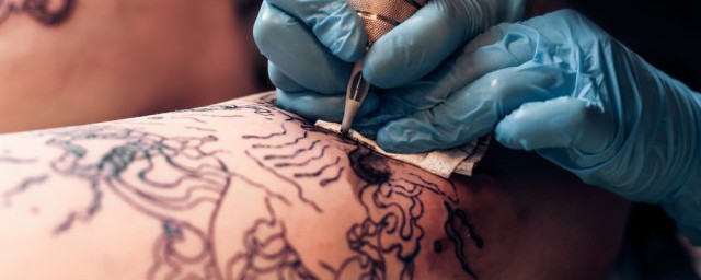 莲花文身的寓意是什么(红莲花纹身的含义)