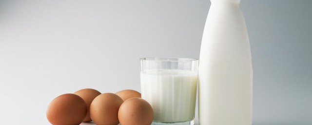 鸡蛋有黑色斑点能不能吃(鸡蛋里面黑色斑点能吃吗)