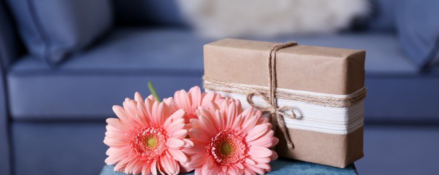 适合送妈妈的礼物(适合送妈妈的礼物有哪些)