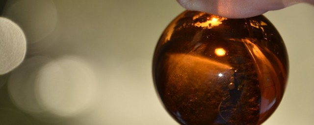 琥珀的形成条件有哪些(琥珀琥珀形成的条件是)