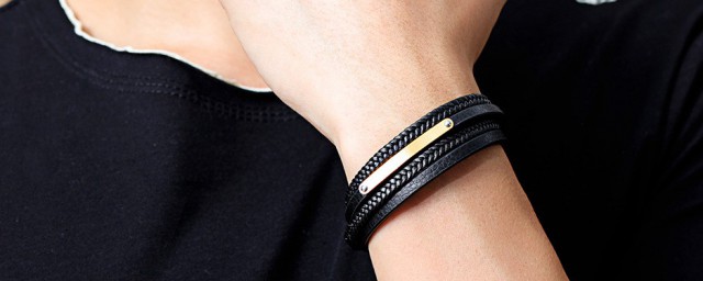 黑色手绳佩戴禁忌有哪些(手绳带黑色的可以吗)