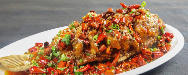 铁板鲫鱼的做法步骤(铁板鲫鱼图片大全大图)