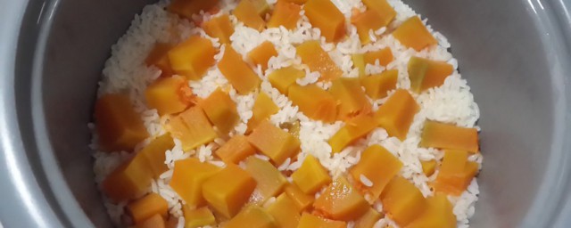 南瓜蒸糯米饭如何做(糯米蒸南瓜怎么做好吃窍门)