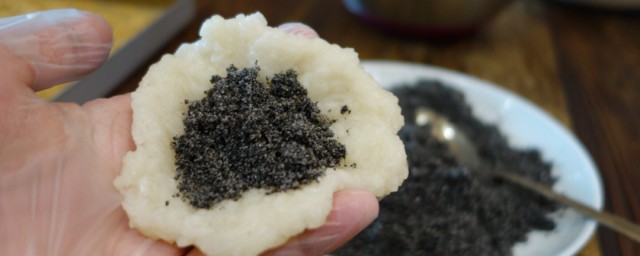 芝麻糯米糍粑制作方法(芝麻糖糍粑怎么做)