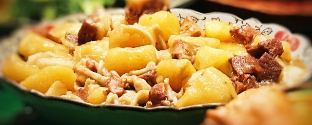 土豆炖豆角炖肉怎么做(肉炖土豆和豆角怎么做好吃)