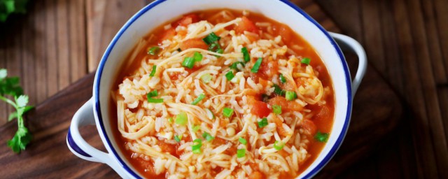 番茄炒金针菇的做法(金针菇炒番茄怎么炒好吃)