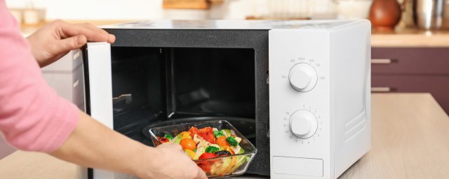 塑料碗能否放微波炉(一般塑料碗可以放微波炉吗)