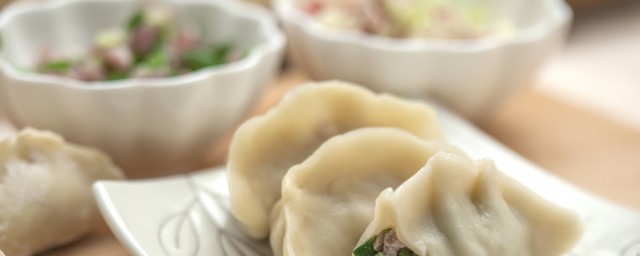 怎样做玉米胡萝卜饺子馅(玉米和胡萝卜包饺子怎么做)