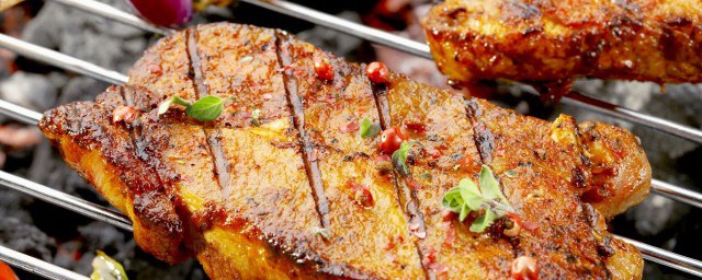 煎牛排有什么调料(煎牛排都用什么调料)