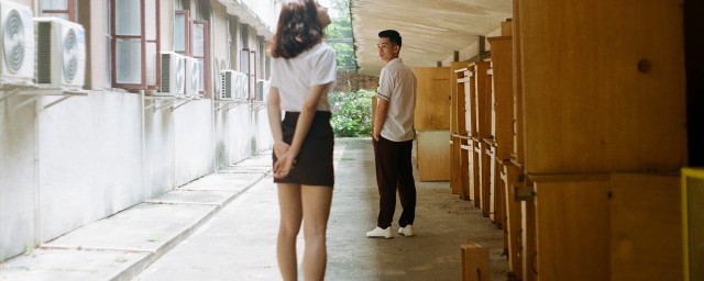 一句话描述你喜欢的那个人句子有哪些(用一句话表达你喜欢的人)