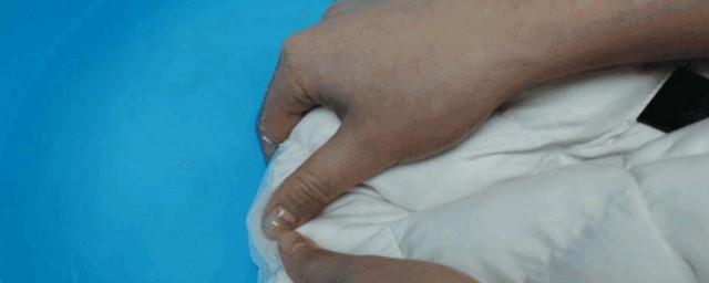 空气洗可以洗羽绒服吗(海尔滚筒洗衣机空气洗可以洗羽绒服吗)