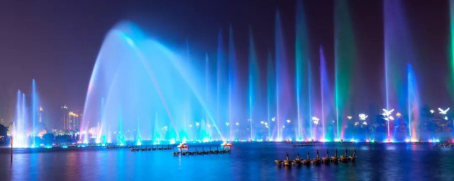 一句话赞美音乐喷泉有哪些(形容音乐喷泉的美妙的句子)