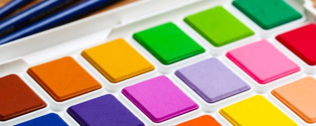 怎么使用固体粉饼水彩(固体粉饼水彩颜料画画教程)