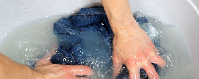 可乐污渍如何洗掉(可乐污渍如何去除)