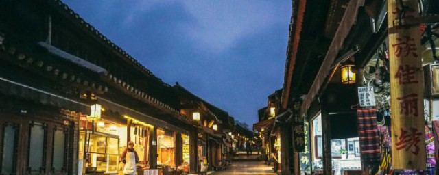 夜色阑珊的意思(夜色阑珊的意思是什么意思)