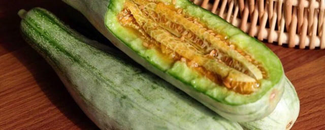 羊角蜜甜瓜要不要削皮吃吗(羊角蜜甜瓜怎么切)