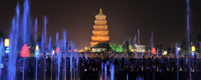 赞美喷泉的句子(欣赏喷泉的句子)