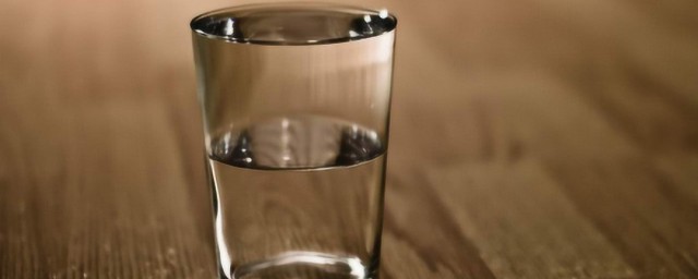 杯子发霉了是否还能用(杯子里水发霉了杯子还能用吗)