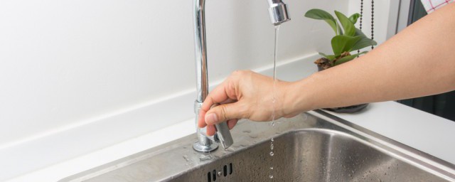 水能不能反复烧开(水可不可以反复烧开)