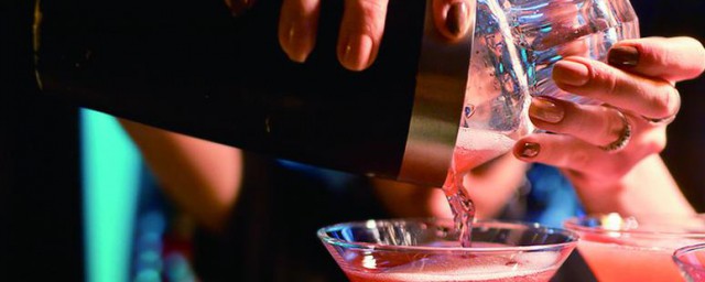 关于鸡尾酒会喝醉吗(喝鸡尾酒会喝醉吗)