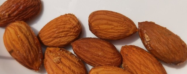 扁桃仁和杏仁区别(扁桃仁和杏仁有区别吗)