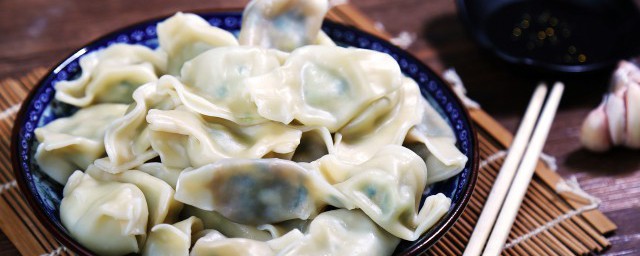 冬至是不是吃饺子(冬至是不是吃饺子呀北方的传统)