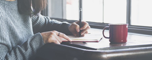 恰似一江春水向东流上一句是啥(恰似一江春水向东流前面一句是什么)