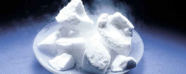 干冰能不能吃(可食用干冰能吃吗)