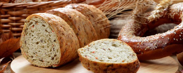 怎么制作面包(迷你世界怎么制作面包)