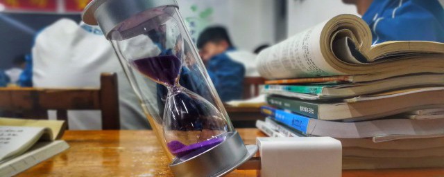 直棱柱和直棱柱的性质介绍(直棱柱与斜棱柱的区别)