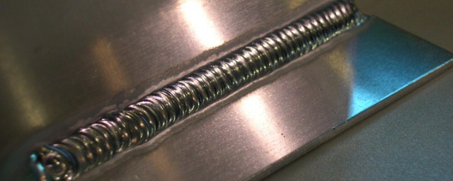 不锈钢和铁能不能焊接(不锈钢能不能与铁焊接)