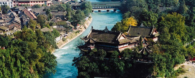 关于都江堰的介绍(关于都江堰的介绍资料)