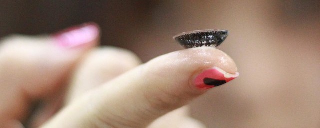 佩戴过期美瞳的危害(美瞳长期佩戴的危害)