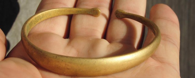 铜手链清洗方法介绍(铜手链怎么保养)