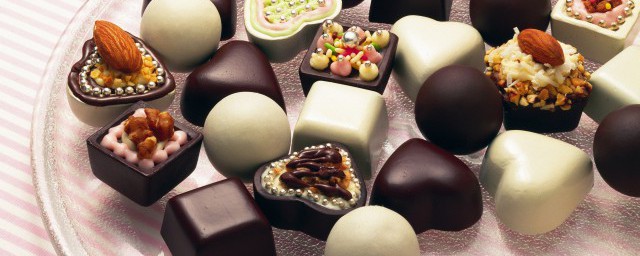 怎么做巧克力(怎么做巧克力牛奶)