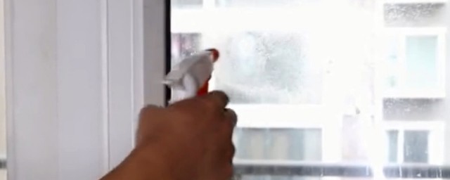 怎么防止窗外灰尘(窗台怎么防灰尘)