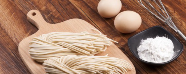 牛筋面如何做出来的(牛筋面是如何做的)