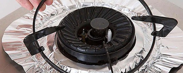 锡纸可不可以放燃气灶上(天然气灶能放锡纸吗)