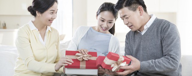 七夕礼物送什么给老婆(七夕应该送什么礼物给老婆)