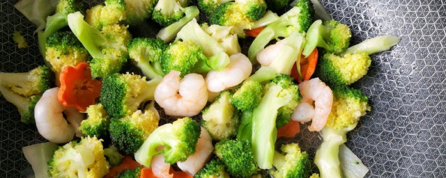 西兰花炒鱿鱼怎么做(西兰花炒鱿鱼花的做法)